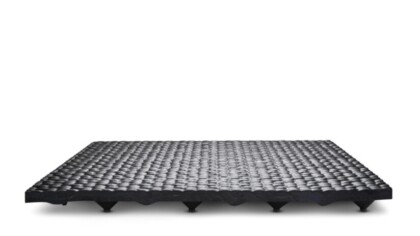 Komfortbelag N33 von Huber Technik Frontansicht. Hammerschlagprofil und Noppen sind sichtbar.